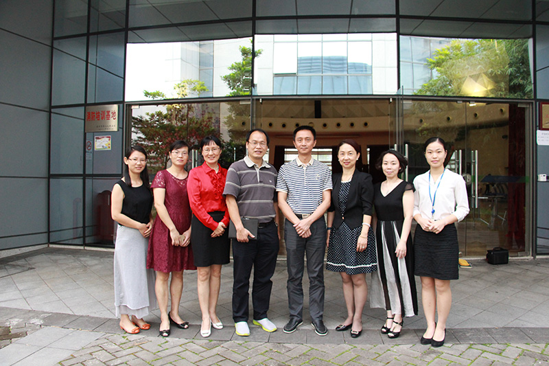 我院创评小组代表与专家合影.jpg W020210111395179655659.jpg